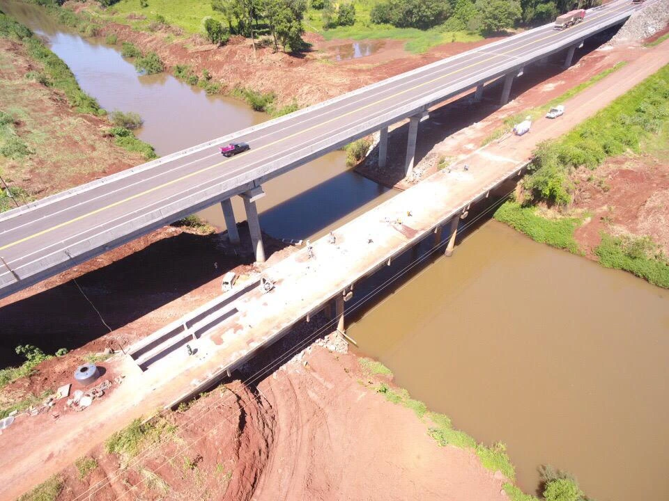 Ponte Sobre Rio Andrade