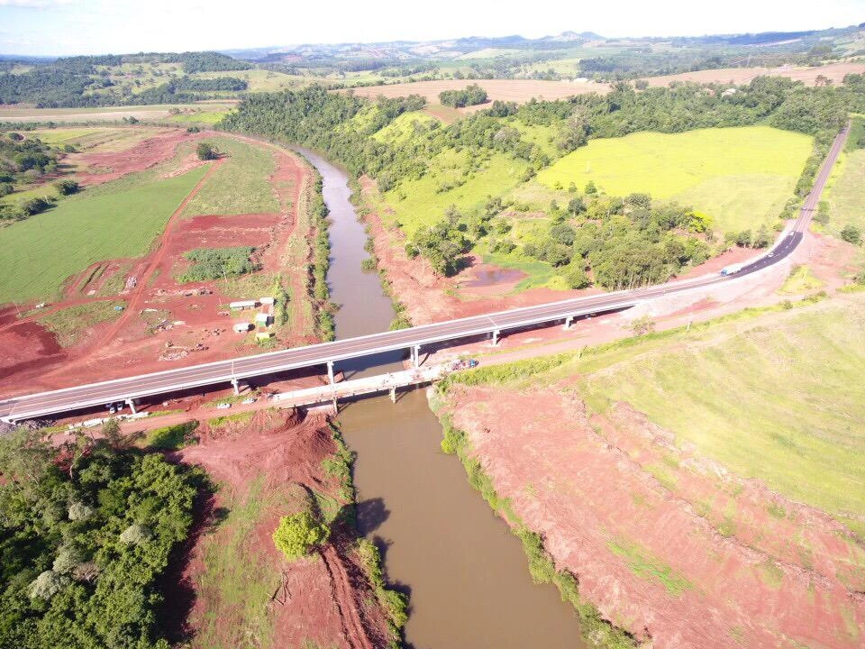 Ponte Sobre Rio Andrade