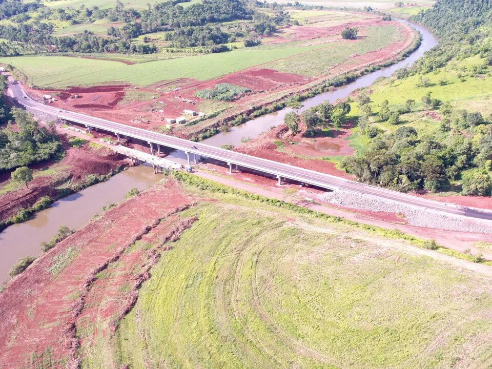 Ponte Sobre Rio Andrade