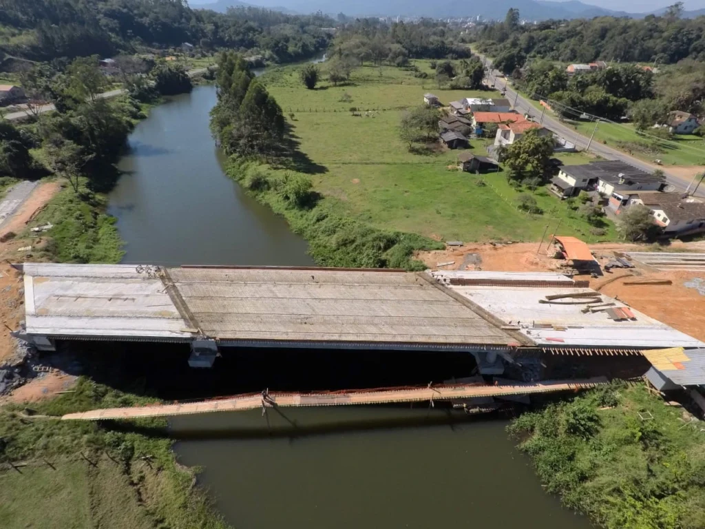 Ponte Sobre Rio São Benedito
