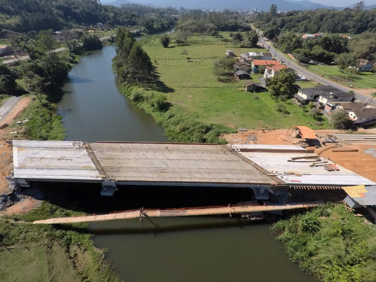 Ponte Sobre Rio São Benedito