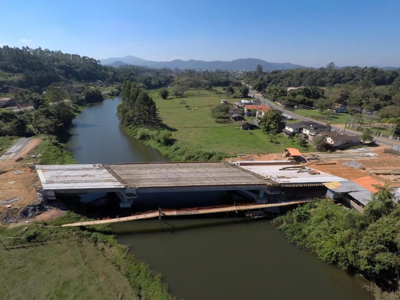 Ponte Sobre Rio São Benedito