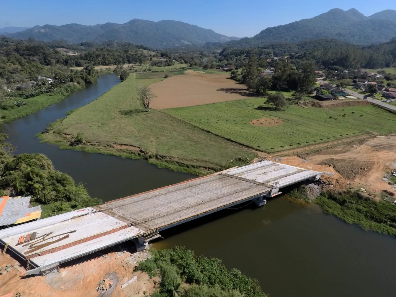 Ponte Sobre Rio São Benedito