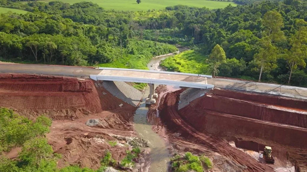 Ponte Sobre Rio Catingueiro