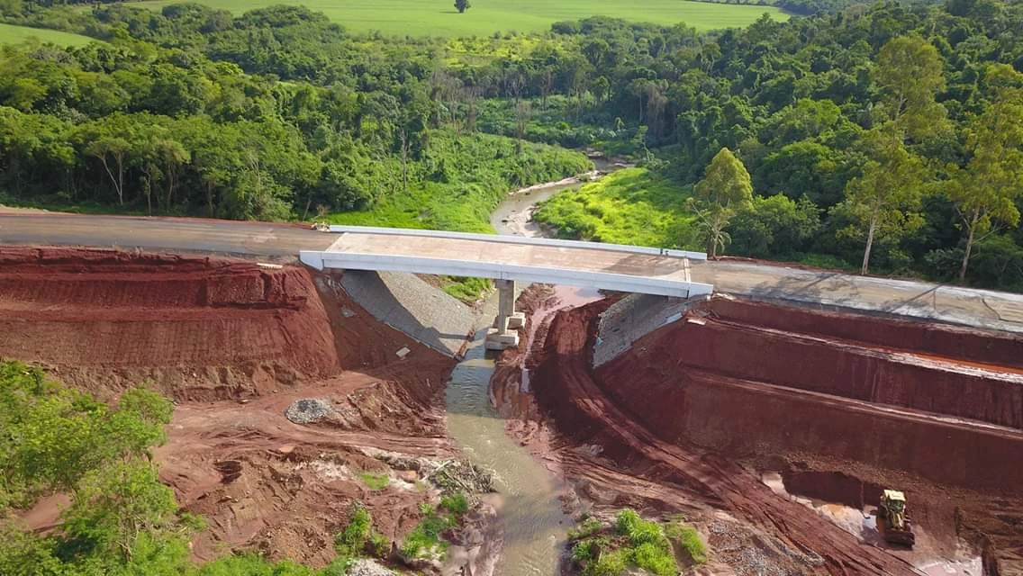 Ponte Sobre Rio Catingueiro