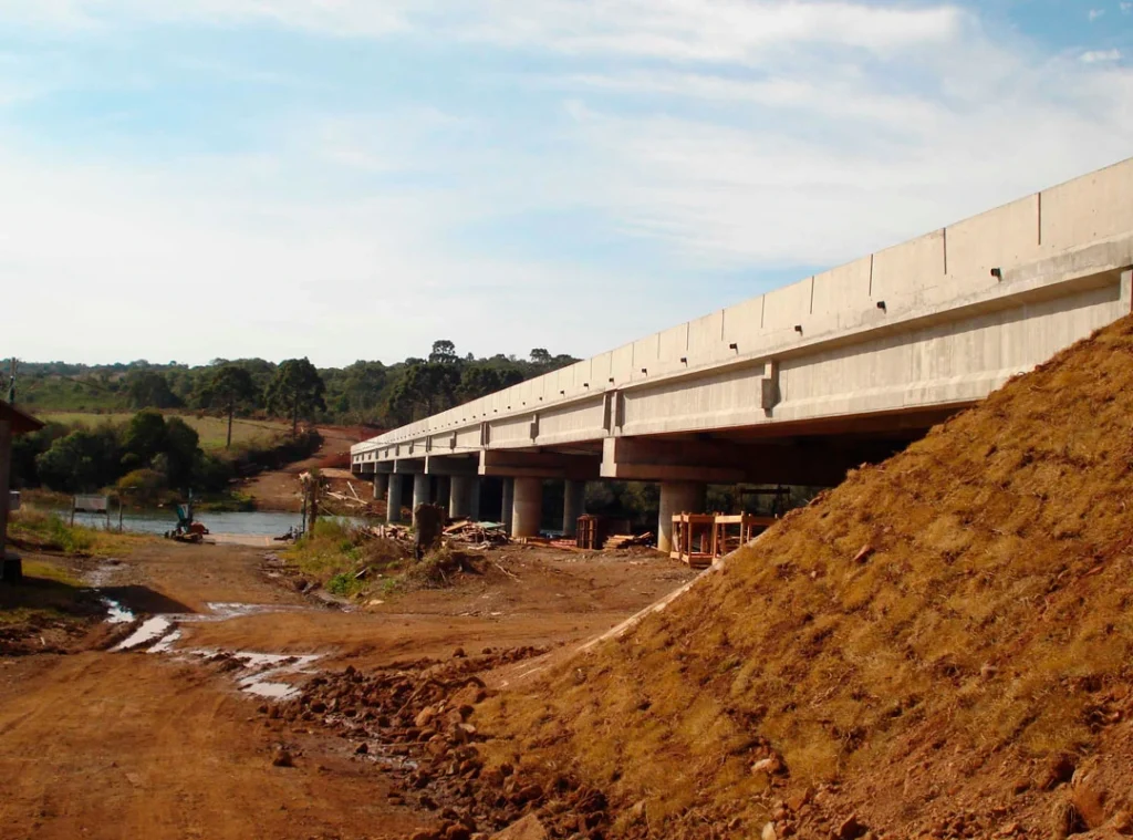 Ponte sobre Rio Chopim e Acessos