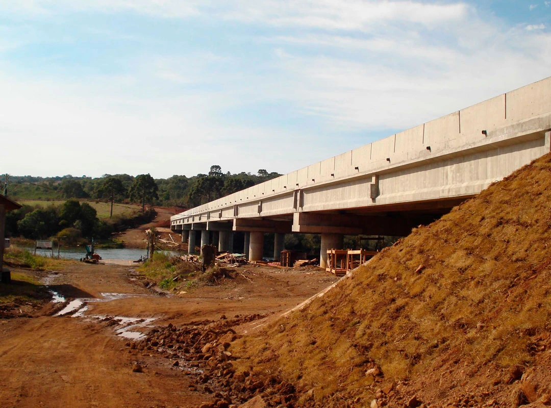 Ponte sobre Rio Chopim e Acessos