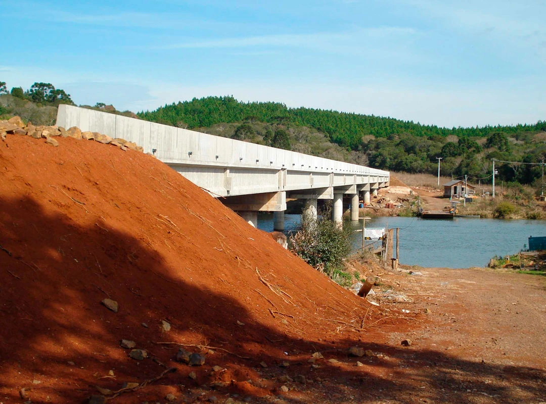 Ponte sobre Rio Chopim e Acessos