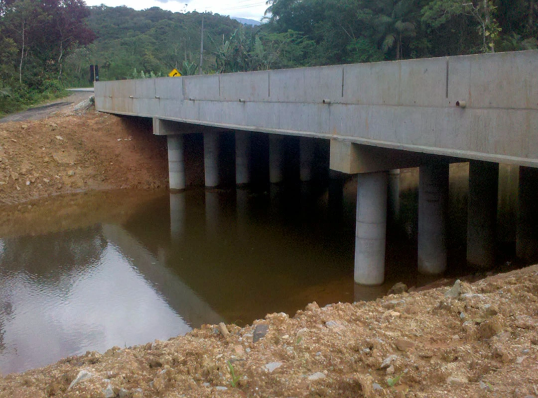 Ponte sobre Rio Sapitanduva