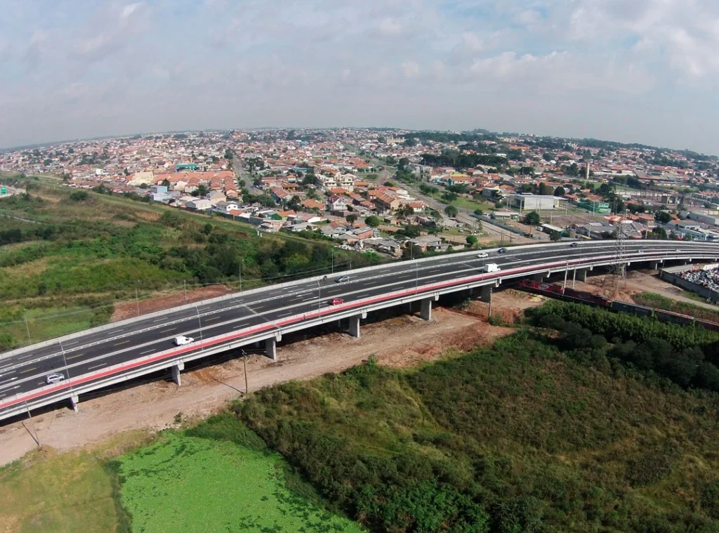 Viaduto sobre Linha Férrea na Av. Mal Floriano em Curitiba